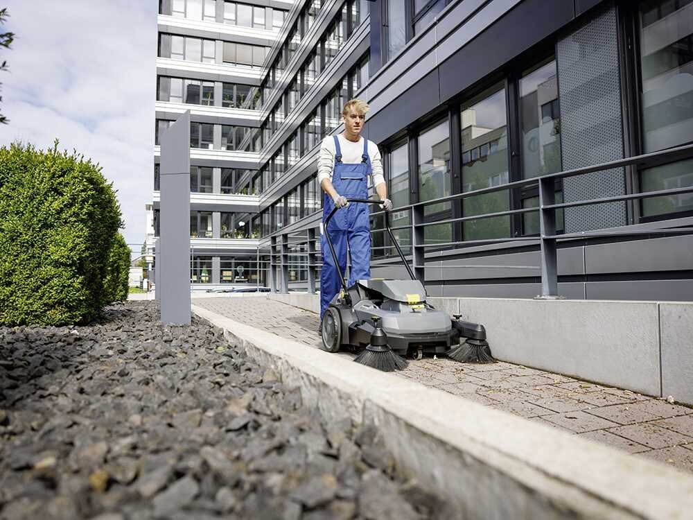 karcher km 70/30 c bp 2sb balayeuse à batteries avec bac de ramassage sans batterie ni chargeur karcher km 70/30 c bp 2sb balayeuse à batteries avec bac de ramassage sans batterie ni chargeur